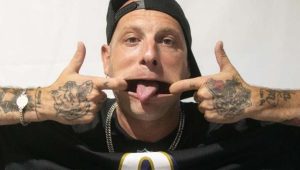 "Ma chi è Clementino?": il vizio tutto italiano di sentirsi più intelligenti degli altri attraverso la musica